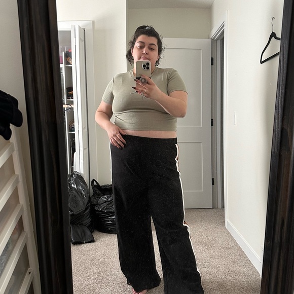 Meet Your Posher, Raffela ✨ - Picture 7 of 10